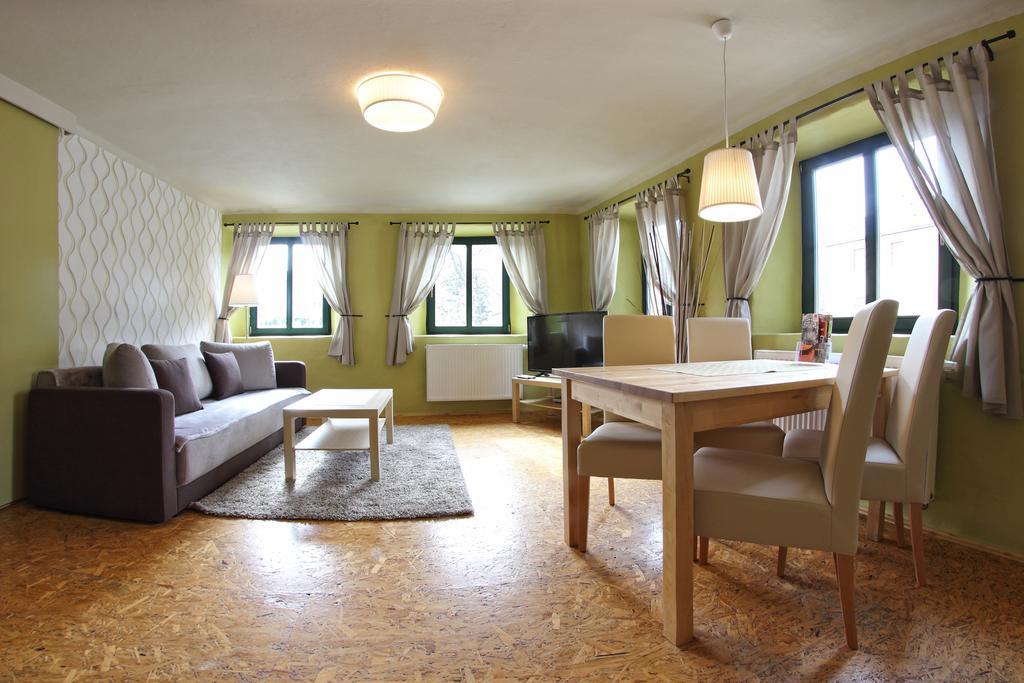 Apartmany Milenium Ліберець Екстер'єр фото